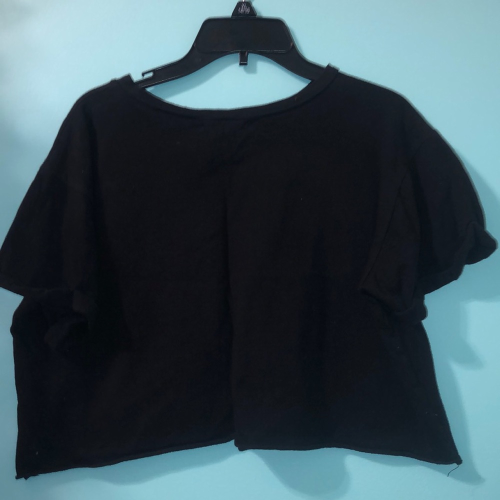crop top - Picture 2 of 3